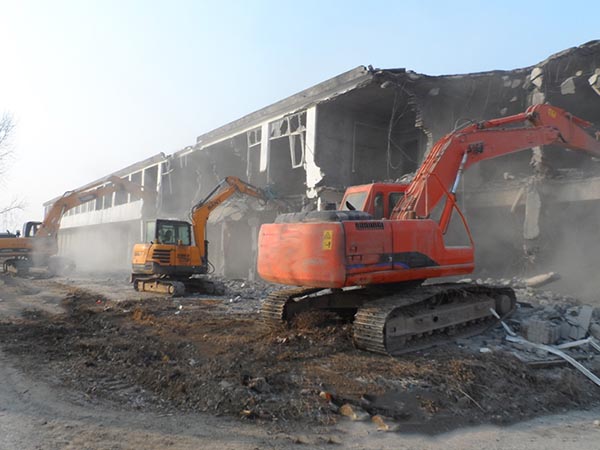 北京新機(jī)場跑道上最后一座變電站完成退運拆除
